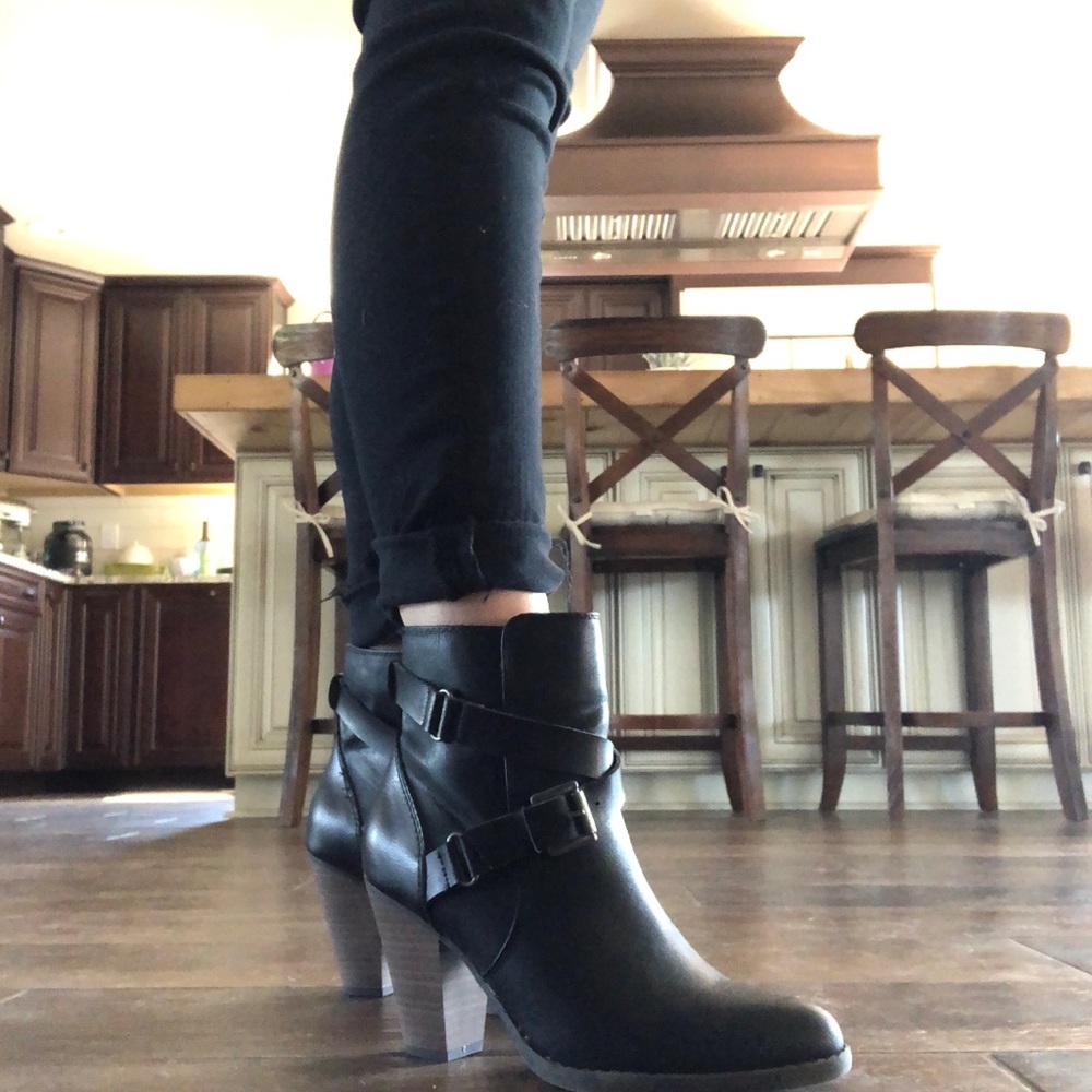 Unworn American Eagle Black Booties sz 8